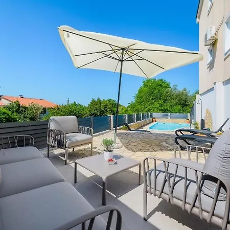 Vila Zaza Kastelir